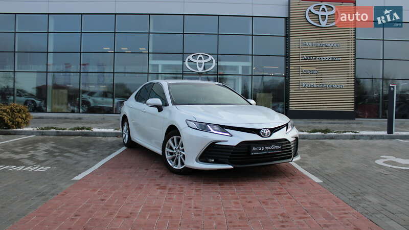 Седан Toyota Camry 2023 в Черкасах