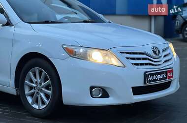 Седан Toyota Camry 2010 в 