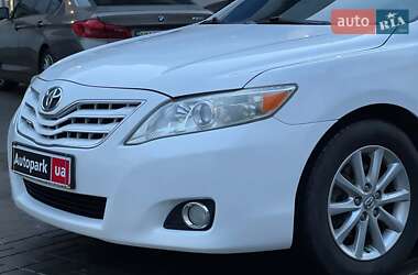 Седан Toyota Camry 2010 в 