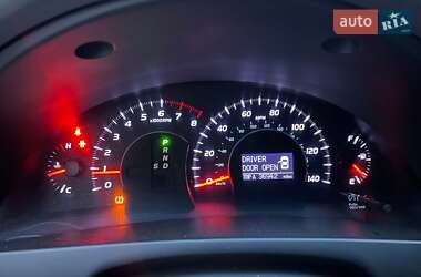 Седан Toyota Camry 2010 в 