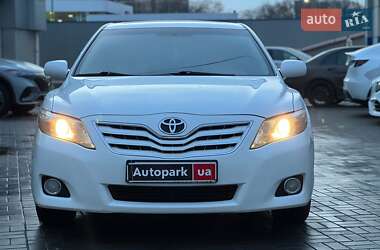 Седан Toyota Camry 2010 в 