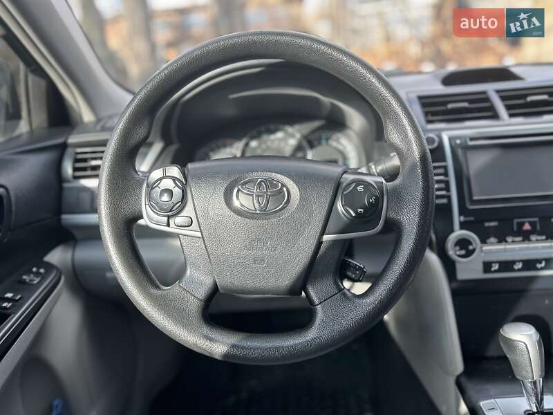 Седан Toyota Camry 2014 в Львове
