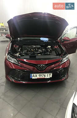 Седан Toyota Camry 2018 в Харькове