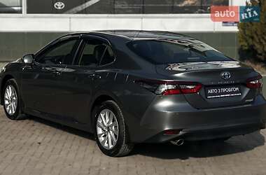 Седан Toyota Camry 2024 в Чернівцях