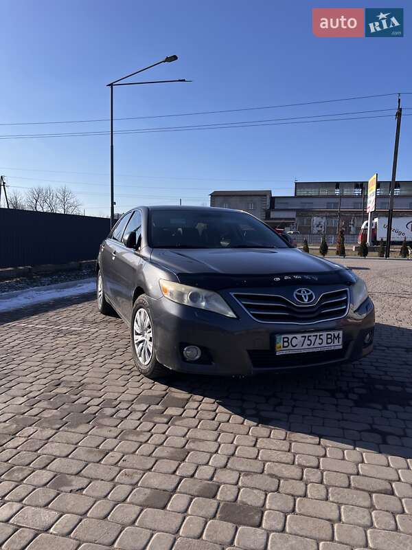 Седан Toyota Camry 2009 в Червонограді