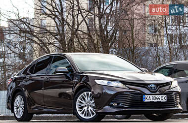 Седан Toyota Camry 2019 в Львове