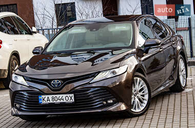 Седан Toyota Camry 2019 в Львове