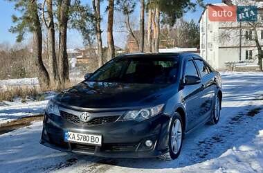 Седан Toyota Camry 2014 в Києві