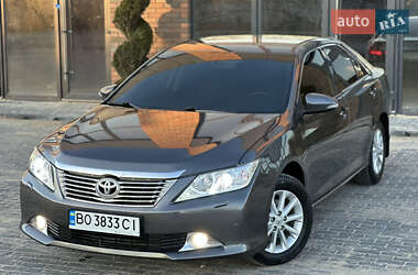 Седан Toyota Camry 2013 в Виннице