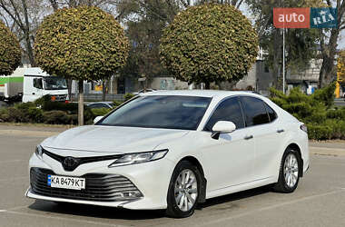 Седан Toyota Camry 2017 в Киеве