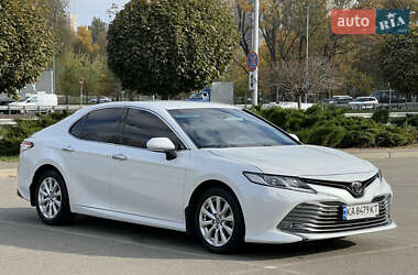 Седан Toyota Camry 2017 в Киеве