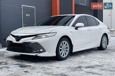 Седан Toyota Camry 2020 в Киеве