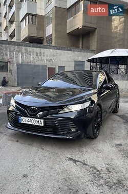 Седан Toyota Camry 2017 в Киеве