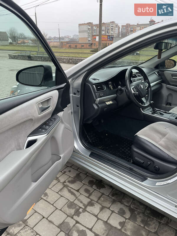 Седан Toyota Camry 2015 в Хмельницькому