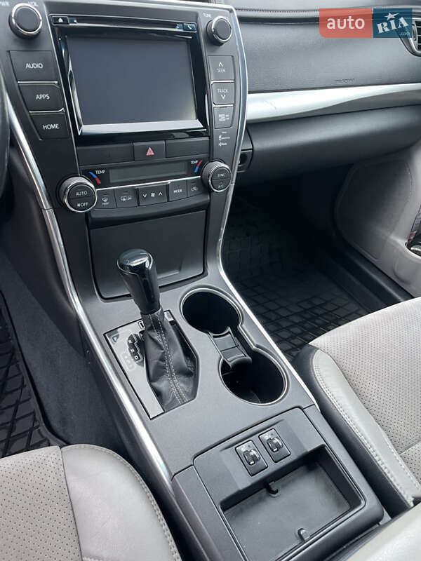 Седан Toyota Camry 2015 в Хмельницькому