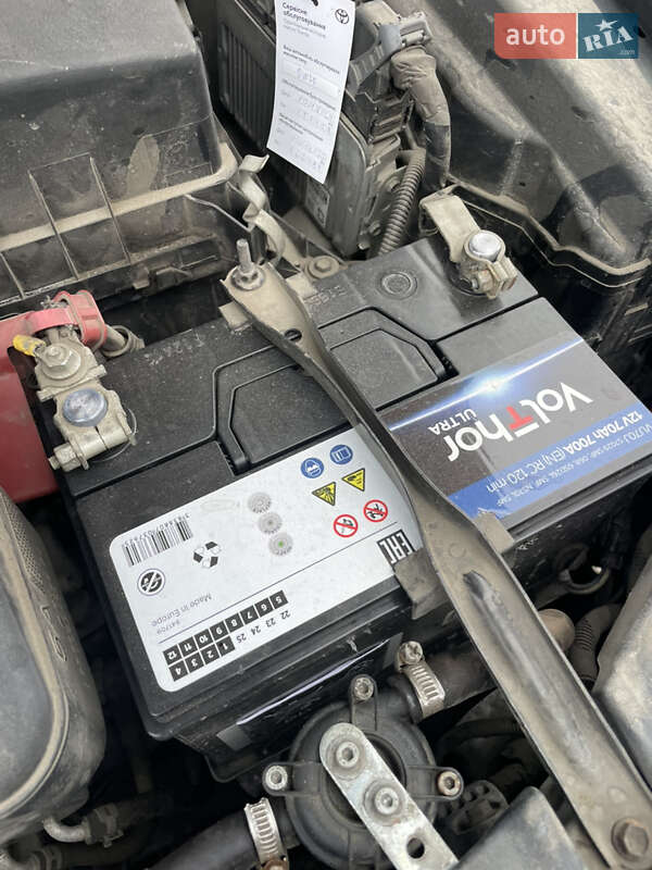 Седан Toyota Camry 2015 в Хмельницькому