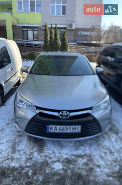 Седан Toyota Camry 2016 в Києві