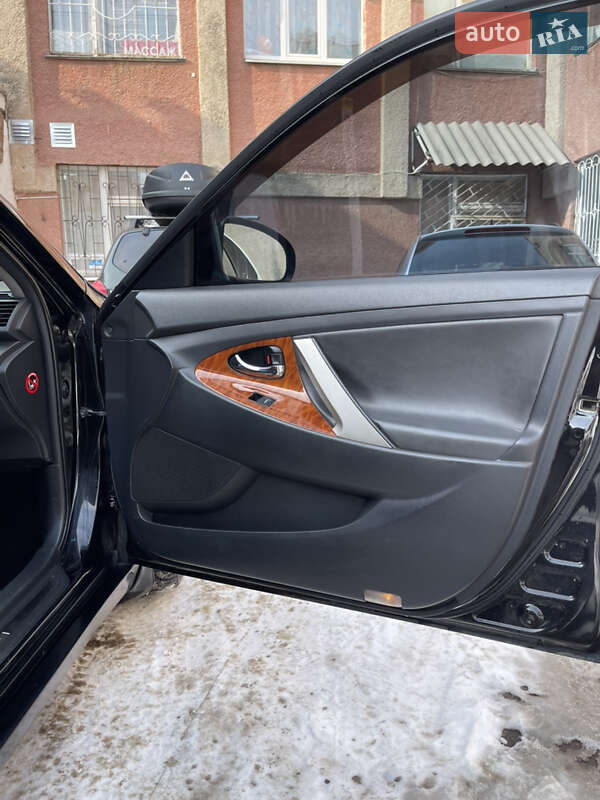 Седан Toyota Camry 2009 в Сумах