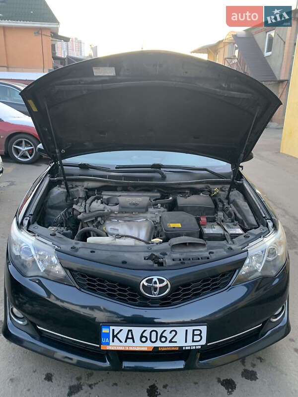 Седан Toyota Camry 2014 в Киеве
