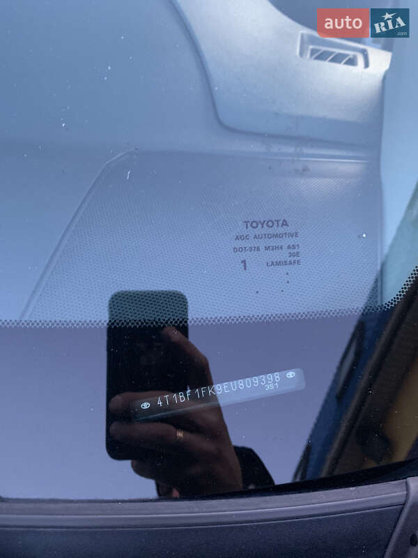 Седан Toyota Camry 2014 в Киеве