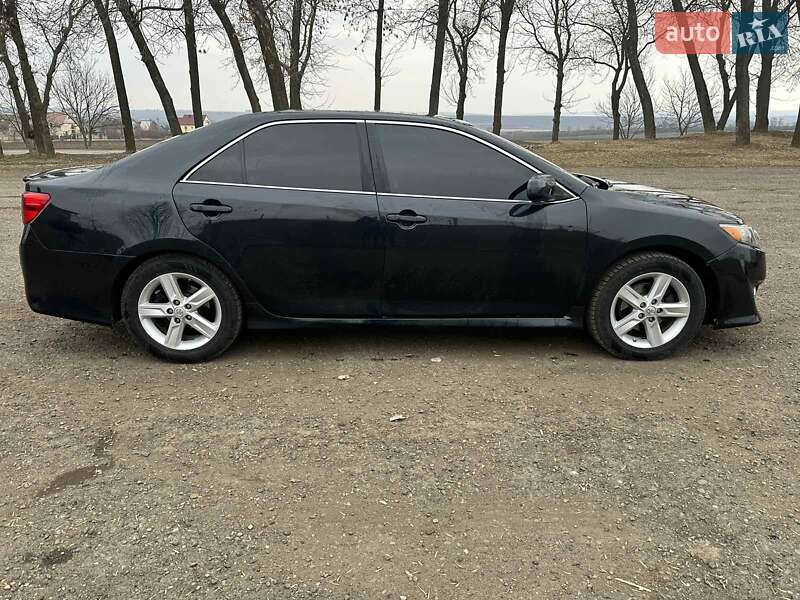 Седан Toyota Camry 2013 в 
