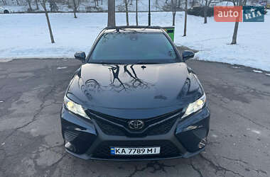 Седан Toyota Camry 2020 в Києві