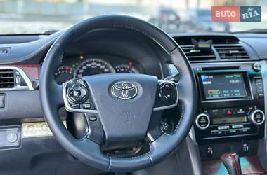 Седан Toyota Camry 2011 в Дніпрі