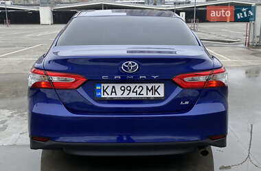 Седан Toyota Camry 2018 в Киеве