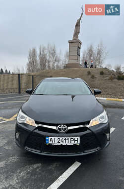 Седан Toyota Camry 2016 в Киеве