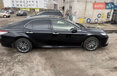 Седан Toyota Camry 2019 в Києві