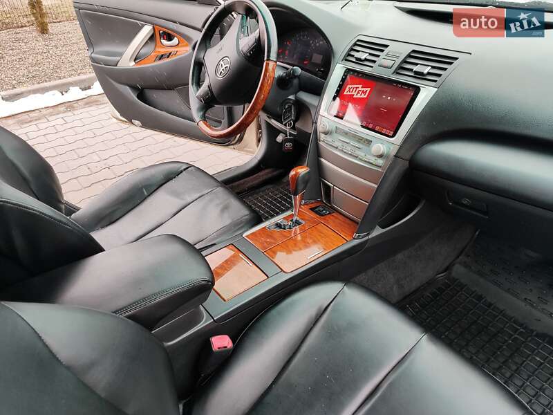 Седан Toyota Camry 2008 в Желтых Водах
