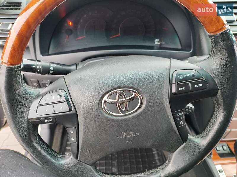 Седан Toyota Camry 2008 в Желтых Водах