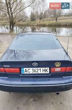 Седан Toyota Camry 1998 в Луцке