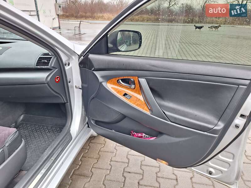Седан Toyota Camry 2008 в Чернівцях