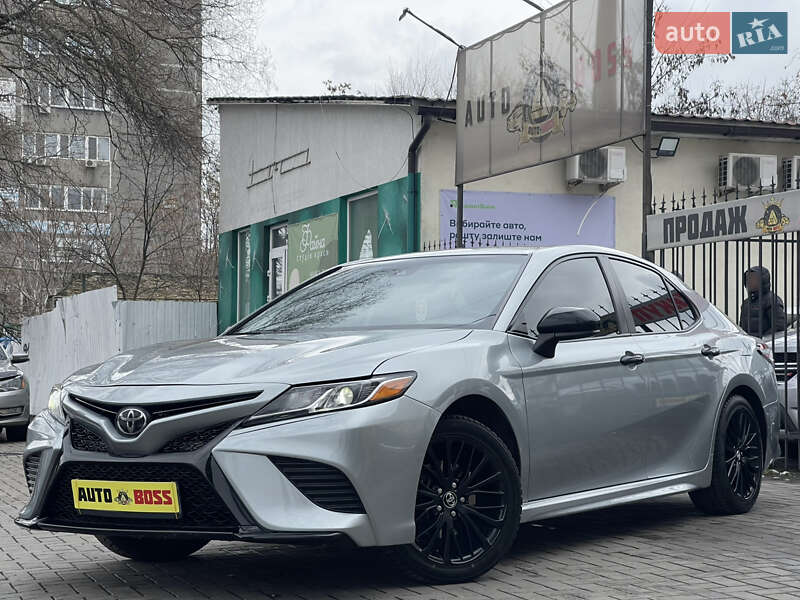 Седан Toyota Camry 2019 в Николаеве