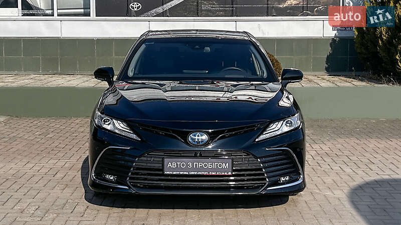 Седан Toyota Camry 2023 в Черновцах