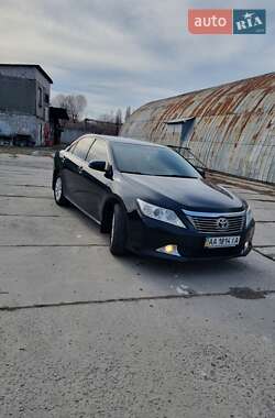 Седан Toyota Camry 2013 в Киеве