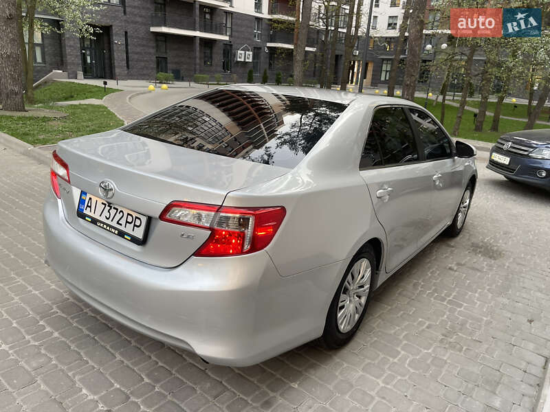 Седан Toyota Camry 2013 в Броварах
