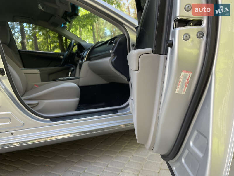 Седан Toyota Camry 2013 в Броварах