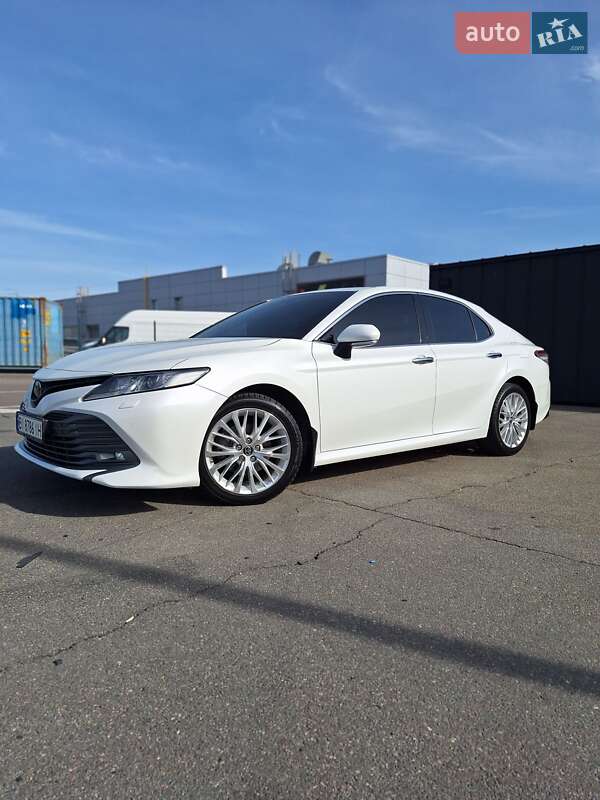Седан Toyota Camry 2018 в 