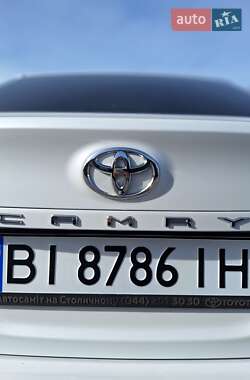 Седан Toyota Camry 2018 в 