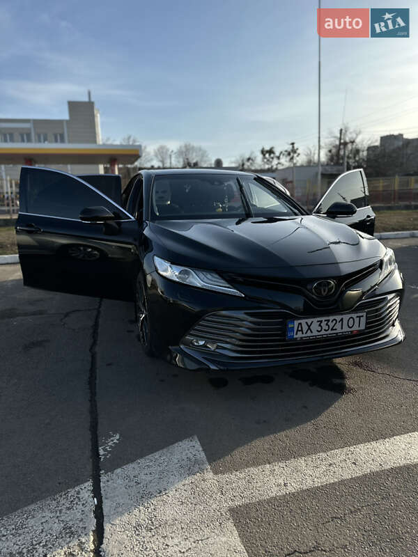 Седан Toyota Camry 2017 в Харькове