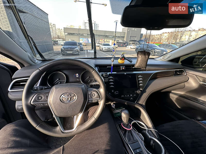 Седан Toyota Camry 2017 в Харькове