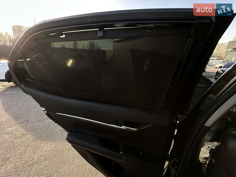 Седан Toyota Camry 2017 в Харькове