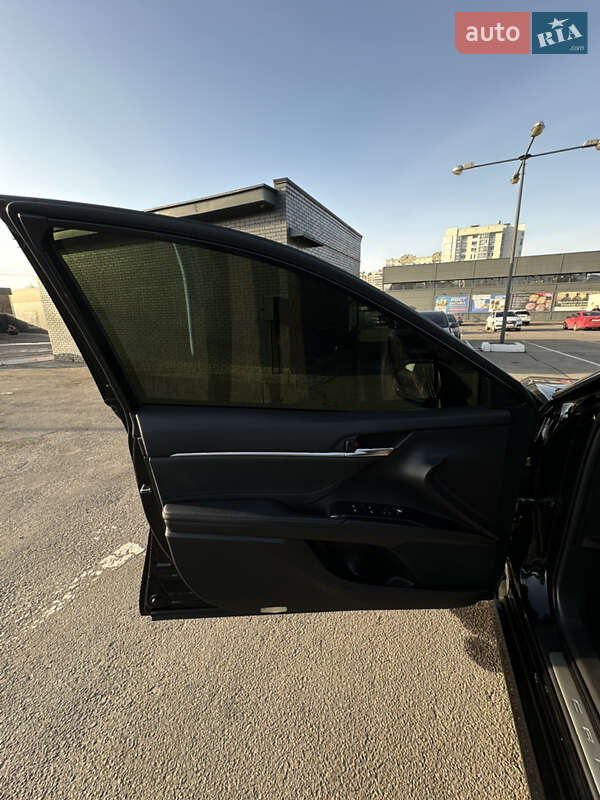 Седан Toyota Camry 2017 в Харькове