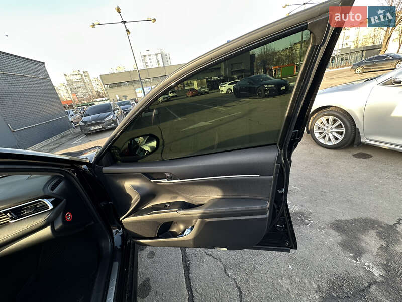 Седан Toyota Camry 2017 в Харькове