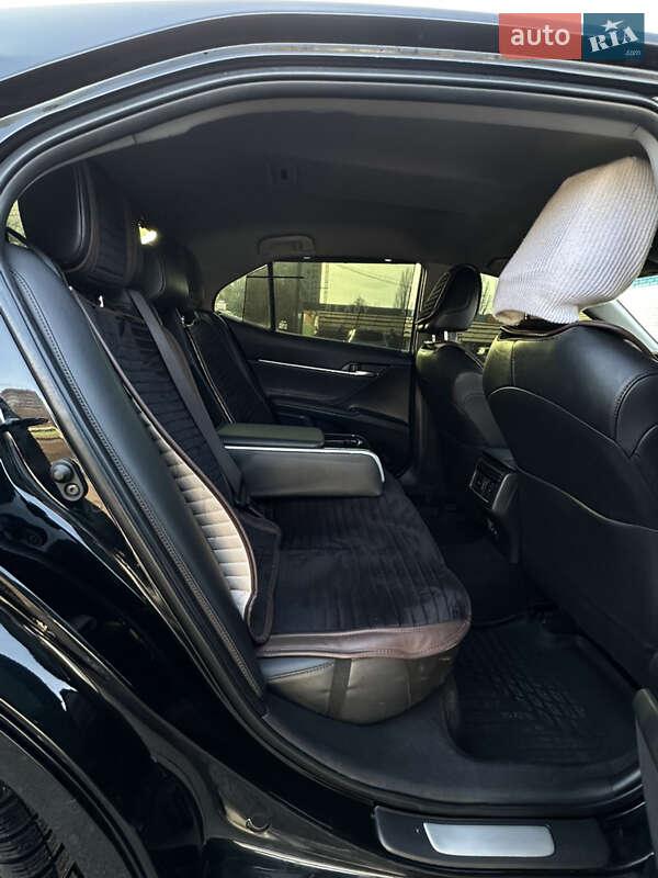 Седан Toyota Camry 2017 в Харькове