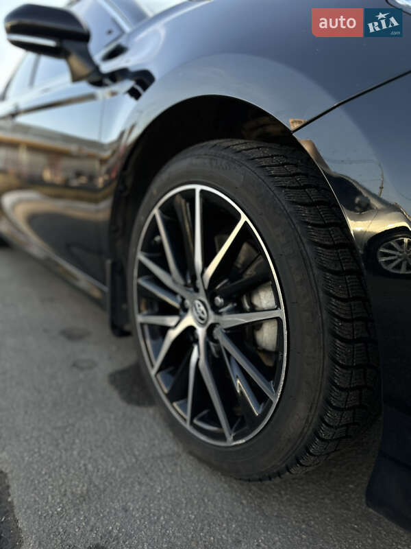 Седан Toyota Camry 2017 в Харькове