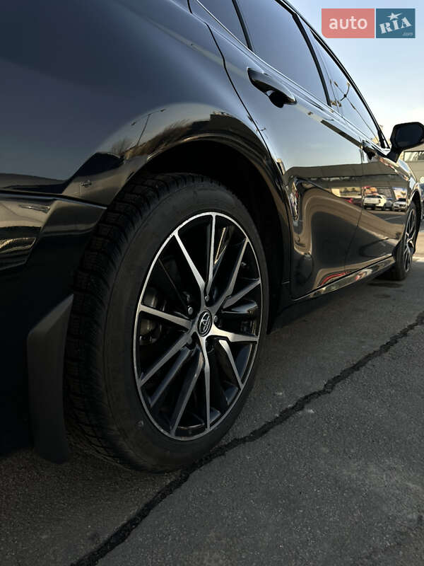Седан Toyota Camry 2017 в Харькове