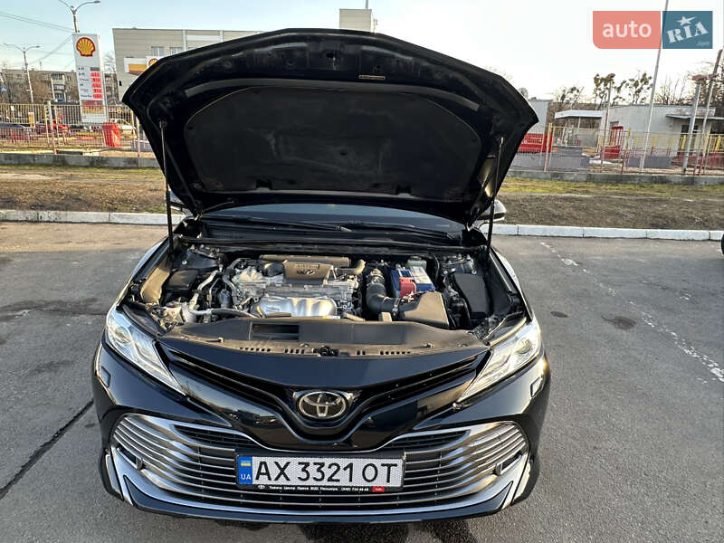 Седан Toyota Camry 2017 в Харькове